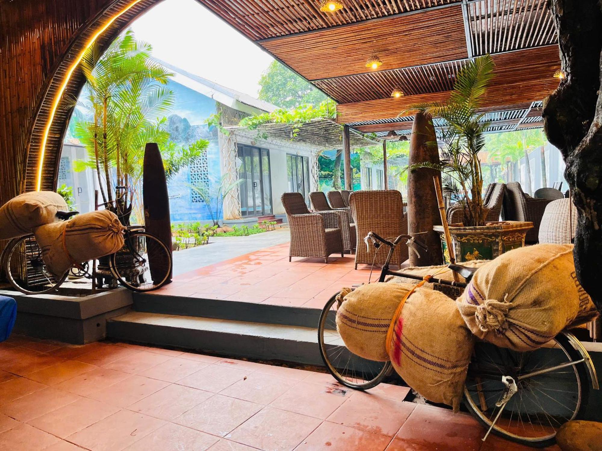 Commander Lodge Phong Nha Exteriör bild
